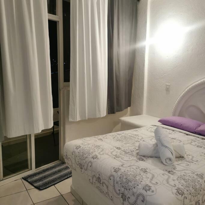 Lovely Studio Apartment With Balcony Ac & Wi-Fi, Minutes From Downtown! シワタネホ エクステリア 写真